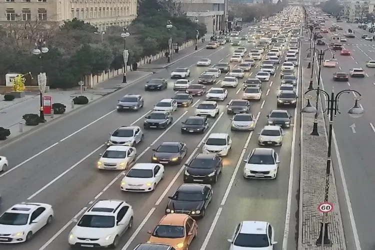 Bakıda 6 küçədə sıxlıq müşahidə edilir