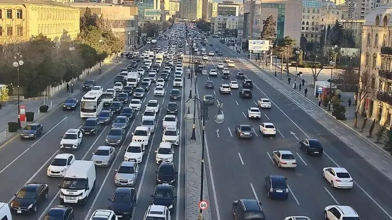 Bakının bu küçələrində sıxlıq var