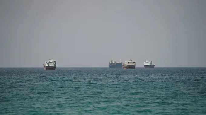 Oman körfəzində neft tankerinə zərbə endirildi