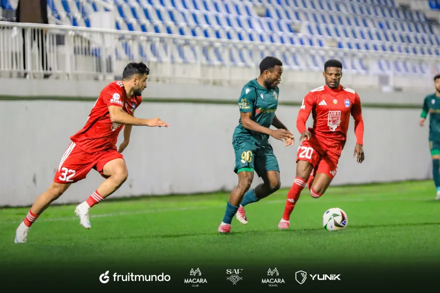 Azərbaycan futbolunda kuryoz hadisə: 2 sarı vərəqə alan futbolçu meydandan qovulmadı