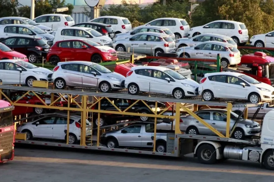 Экспорт легковых автомобилей из Грузии в Азербайджан сократился на 31,9%