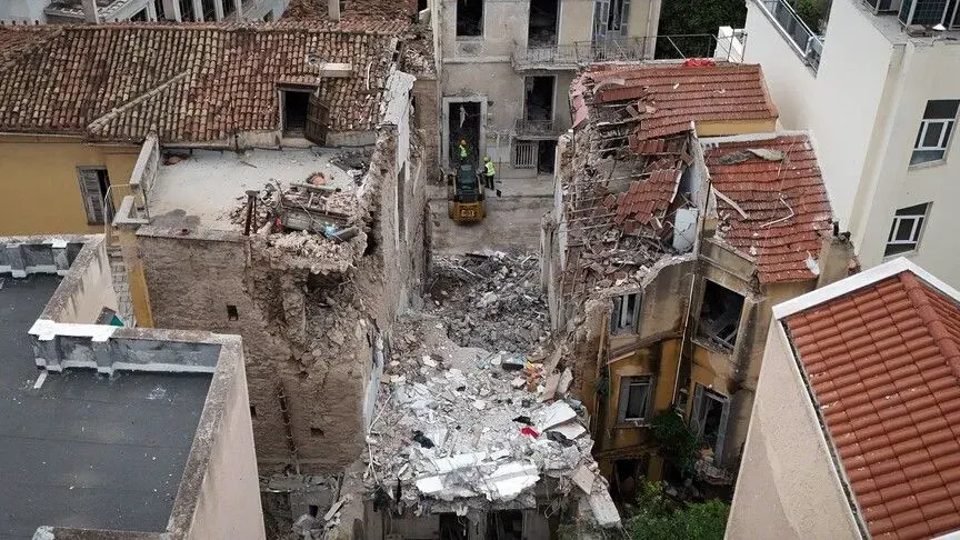 Yunanistan'da eylülde 6 kişinin hayatını kaybettiği patlamaya neden oldukları gerekçesiyle 3 kişi gözaltına alındı
