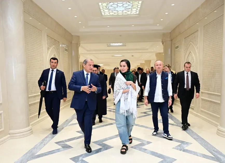 Leyla Əliyeva Səmərqənddə sərgi və memorial komplekslə tanış oldu – FOTOLAR