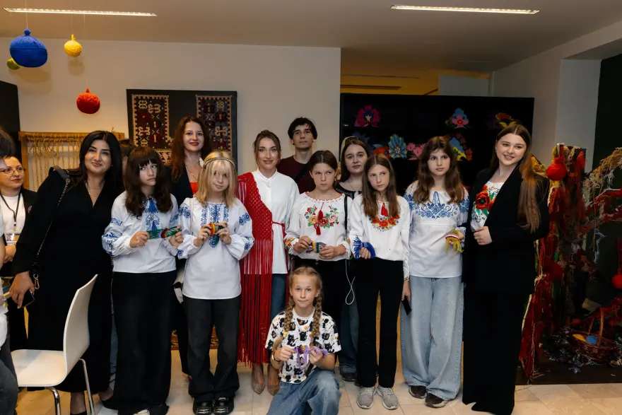 Alyona Əliyeva ukraynalı uşaqlarla – Fotolar
