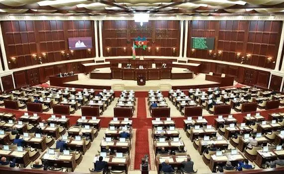 Milli Məclis Fransada insan hüquqlarının pozulması halları ilə bağlı çağırış edib