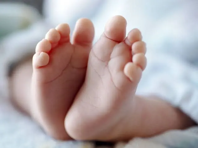Bakıda iki yaşlı uşaq pilləkəndən yıxılaraq ölüb