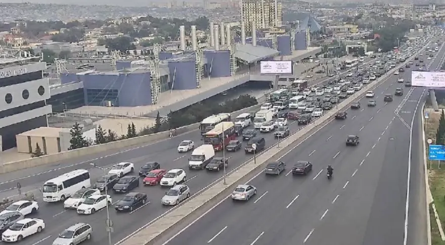 DİQQƏT: Bu yollarda tıxac var - SİYAHI