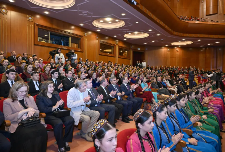 Leyla Əliyeva Aşqabadda Türkmənistan Dövlət Simfonik Orkestrinin konsertini izləyib (FOTO)