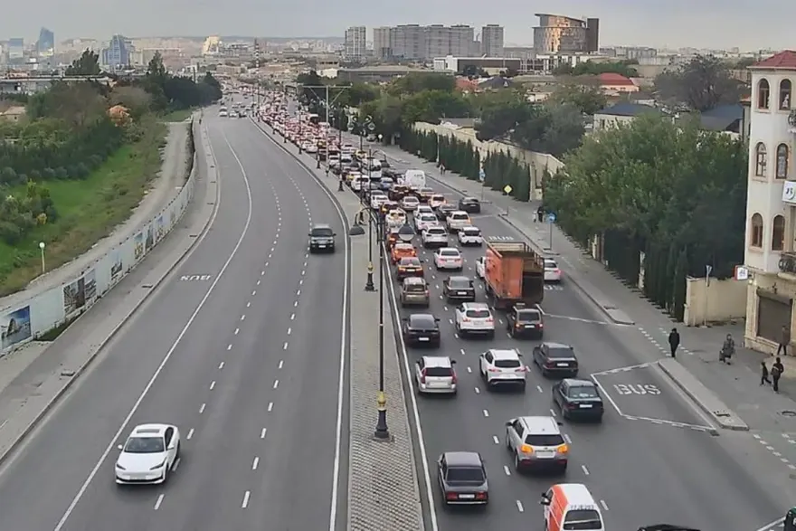 Bakıda bu yollarda nəqliyyatın sıxlığı yaranıb