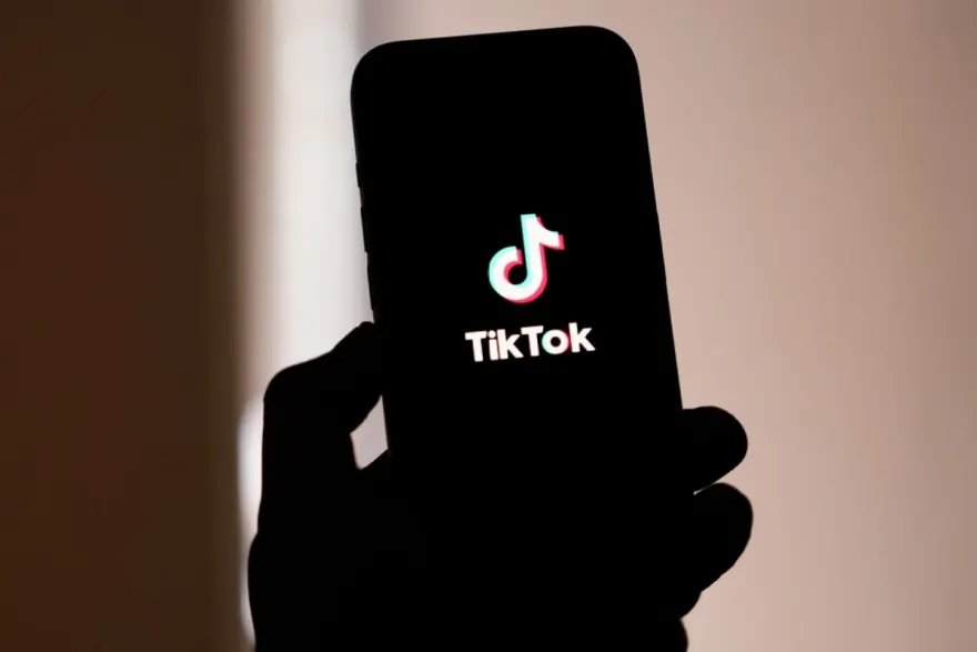 Bərdədə müəllimə "TikTok"dakı təhqirə görə cəzalandırıldı