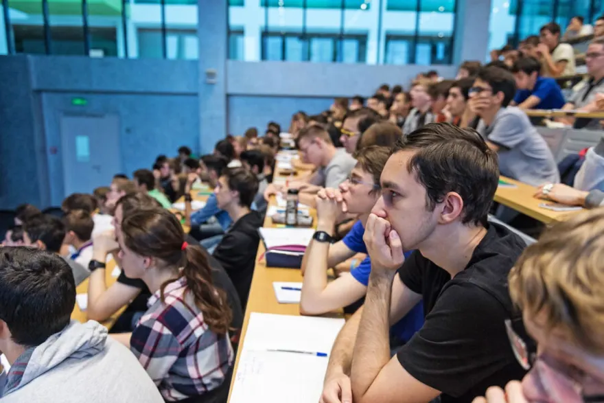 Moskvada universitetdə bomba həyəcanı: tələbə və əməkdaşlar təxliyə edildi