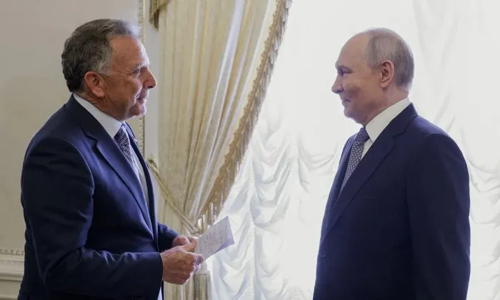 Uitkoff Putinlə görüşündə nələri qeyd edib? - Əl yazısı ortaya çıxdı – FOTO