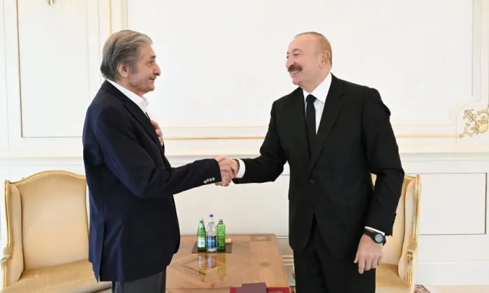 İlham Əliyev Fərhad Xəlilova “İstiqlal” ordenini təqdim etdi – FOTO
