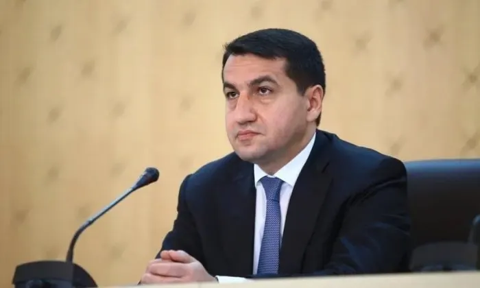 Hikmət Hacıyev: “Sülh sazişi tək kağız üzərində olmamalıdır”