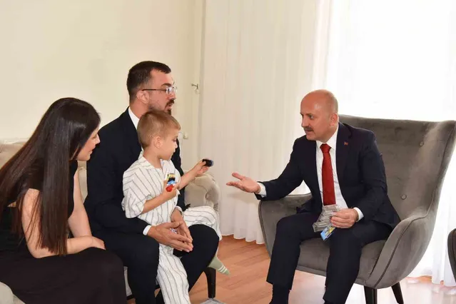 Aydın Valisi Varol, Gaziler Günü'nde Doğubayazıt'ta gazi Çakır ve ailesiyle buluştu
