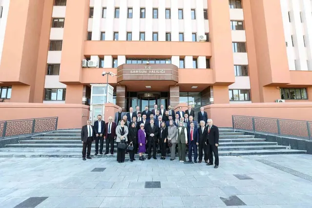 Samsun Valisi Orhan Tavlı, Muhtarlar Günü'nde muhtarlarla buluştu.