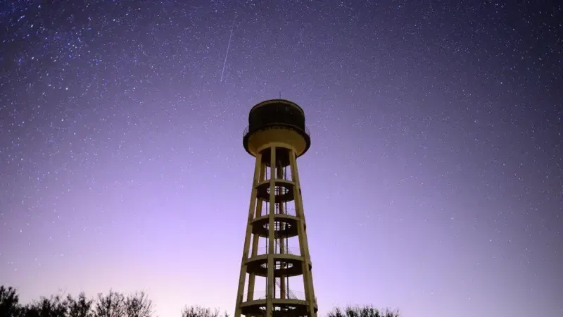 Orionid meteor yağmuru, Dünya'nın Halley kuyrukluyıldızının enkazından geçmesiyle oluşuyor