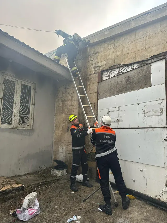 Bakıda yaşayış binasında yanğın: Xəsarət alanlar var