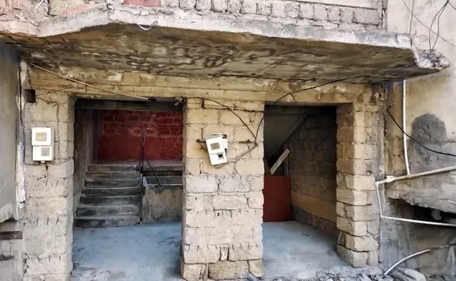 Bakıda yarımçıq tikilidə yeddi ailənin təhlükəli HƏYATI - VİDEO