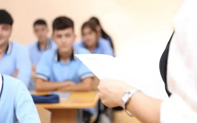 Gənc müəllimlərdən məktəblərdə vahid geyim forması məsələsi ilə bağlı valideynlərə çağırış