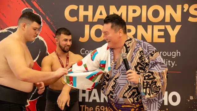 Əfsanəvi Hakuho Şö "Toyota Bakı Mərkəzi"ndə