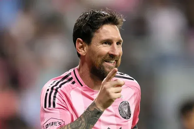 Messi İspaniya kralı ilə şam yeməyinə dəvət aldı
