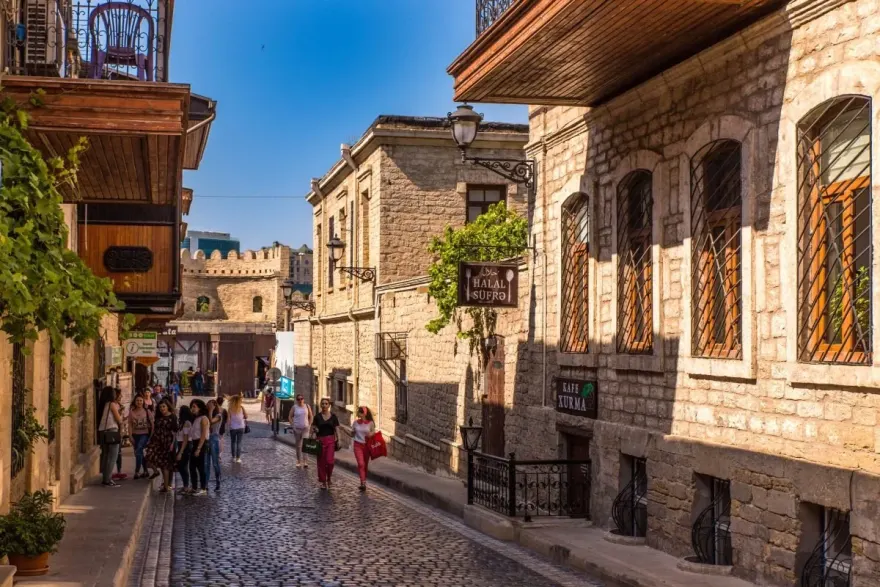 Azərbaycana turist axını 6 % azalıb