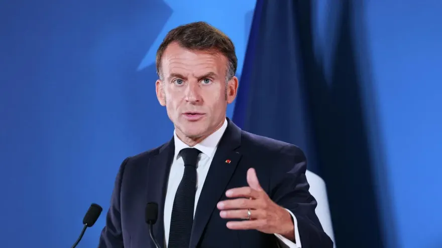 Makron Paris yaxınlığındakı atışmanı irqçilik zəminində törədilən ilk terror aktı adlandırıb