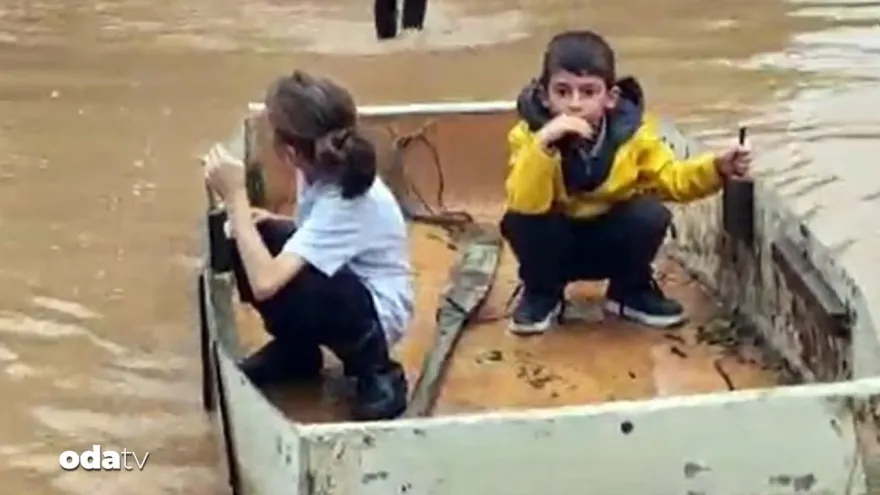Karasu'da nehir taşınca mahalle Venedik'e döndü