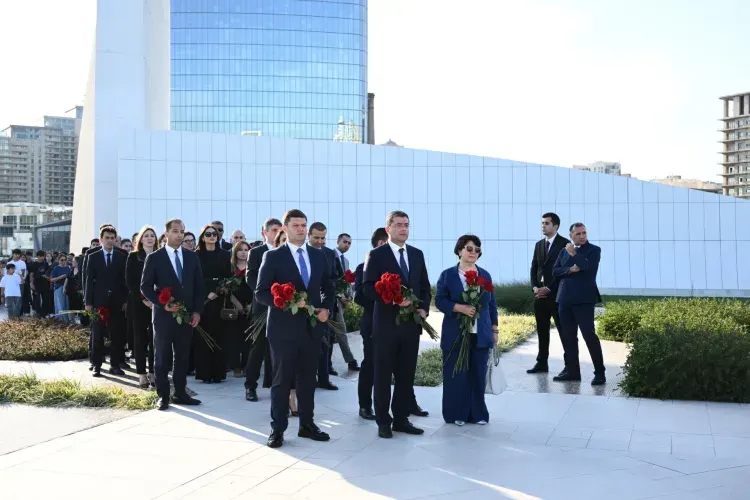 Media və Yayım Şurasının kollektivi Zəfər parkını ziyarət etdi - FOTO