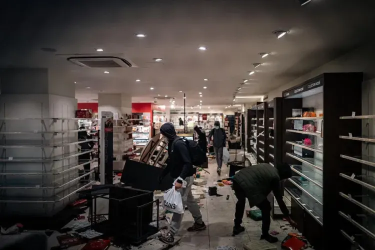 Fransada iğtişaşlarda iştirak edən 149 nəfər həbs cəzasına məhkum EDİLDİ