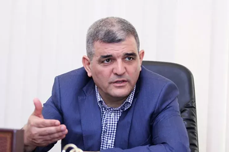 "İranlı nazir "Dəli Kür"dəki molla kimi danışır" - Fazil Mustafa