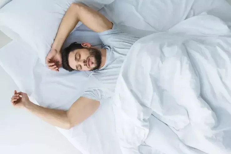 Niyə qapısı açıq otaqda yatmamalısınız