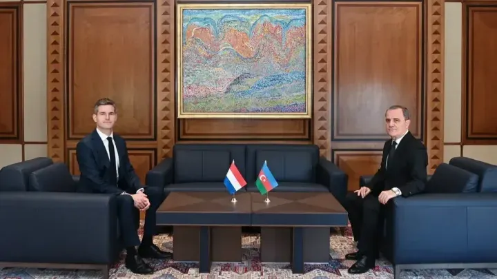 Ceyhun Bayramov niderlandlı həmkarı ilə görüşdü