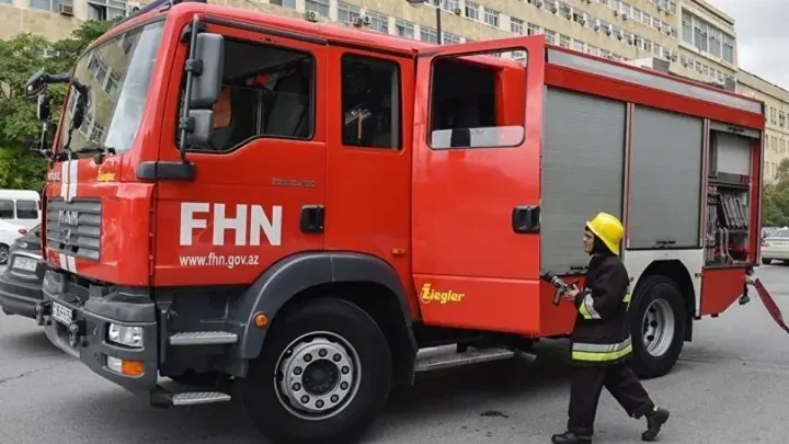 Bakıda yaşayış binasında yanğın oldu