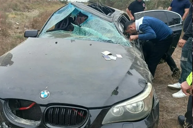 Yevlaxda maşın aşdı - Ölənlər var