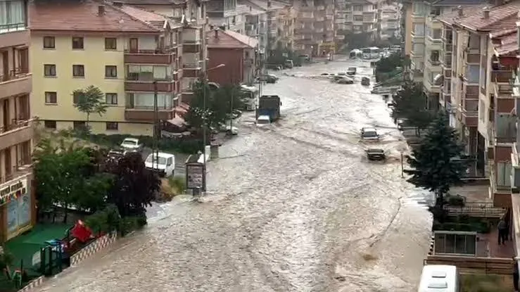 Türkiyədə sel fəlakətində ölənlərin sayı 10-a çatıb