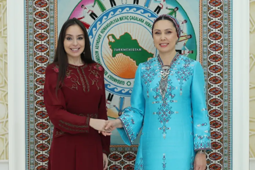 Leyla Əliyeva Arkadağ şəhərində Oğulcahan Atabayeva ilə görüşdü