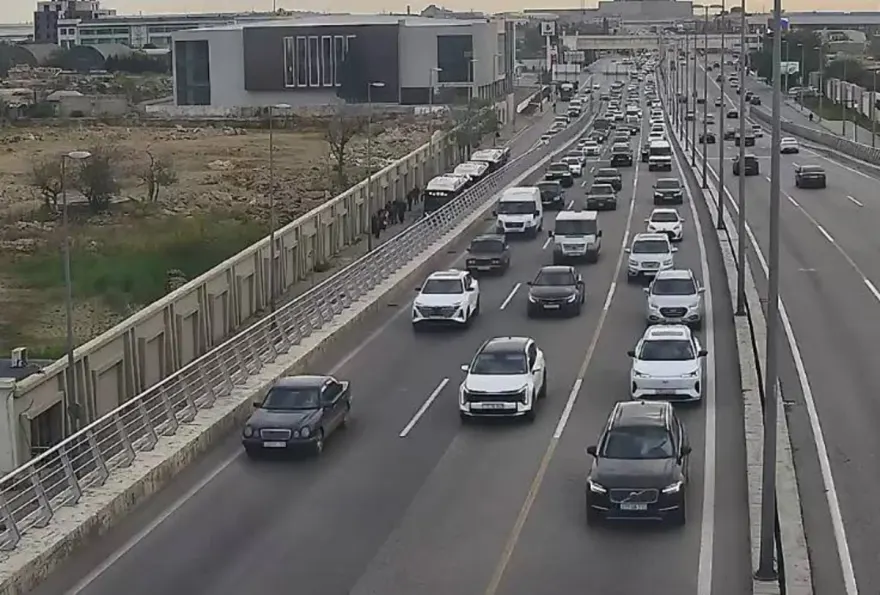 14 yolda tıxac var - SİYAHI