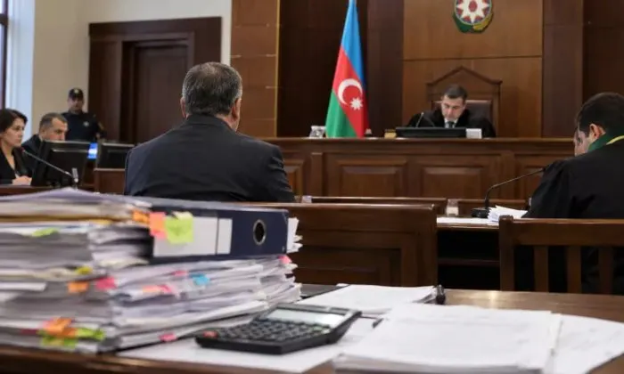 Səhiyyə Nazirliyinin sabiq idarə rəisi HAKİM QARŞISINDA