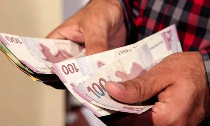 Deputat bu şirkətlərin pulu geri qaytarmasını tələb edir