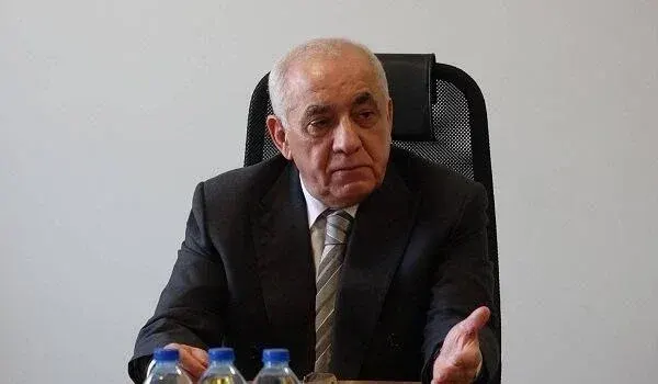 Əli Əsədov qərar imzaladı