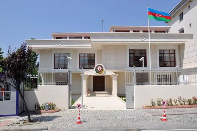 İstanbulda Azərbaycan Baş Konsulluğu ciddi mühafizə altına alındı - VİDEO