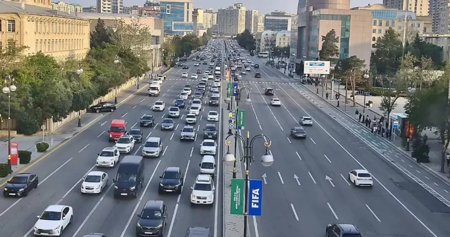 Paytaxt yollarında tıxac yarandı
