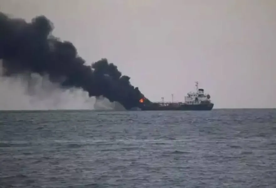 İraq sahillərində tanker yandı