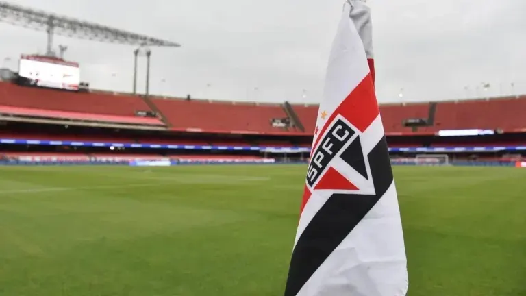 19 yaşlı futbolçu keçmiş klubunu məhkəməyə verdi