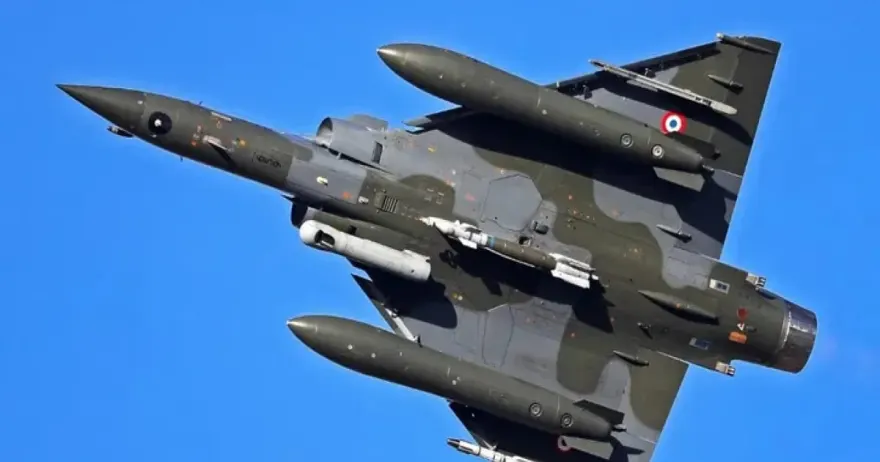 Fransada qırıcı qəzaya uğradı, bir pilot öldü